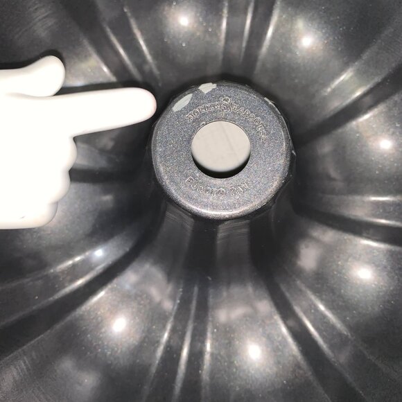 Nordic Ware Cast Aluminum Bundt Pan 10 Cup Capacity Nonstick Coating Baking XMas - Picture 6 of 7